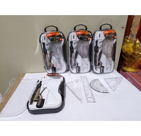 Bộ dụng cụ học sinh hộp nhựa Deli EG30404